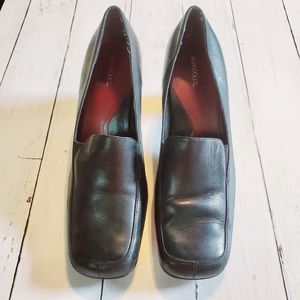 Aerosoles Black Leather Heels Size 11M Career Shoe